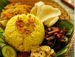 Nasi Kuning: Cita Rasa Tradisional yang Menggugah Selera