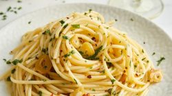 Spaghetti Aglio Olio: Resep Sederhana dengan Rasa yang Menggugah